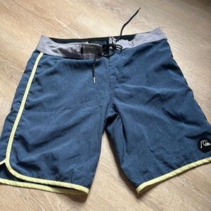 Quicksilver mens board shorts